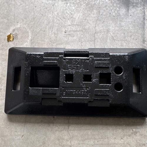 Schwarze fußplatten für